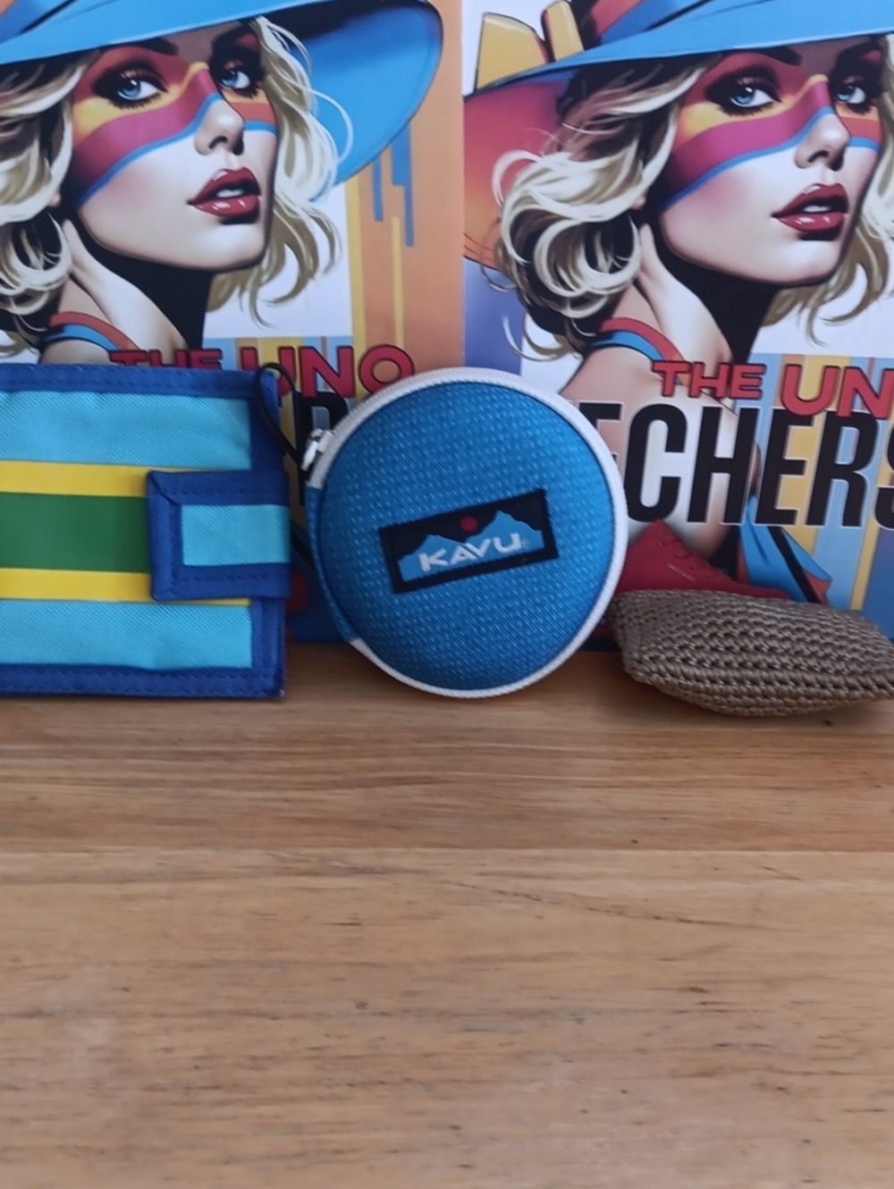 Kavu Round Blue Zip Pouch with White Trim